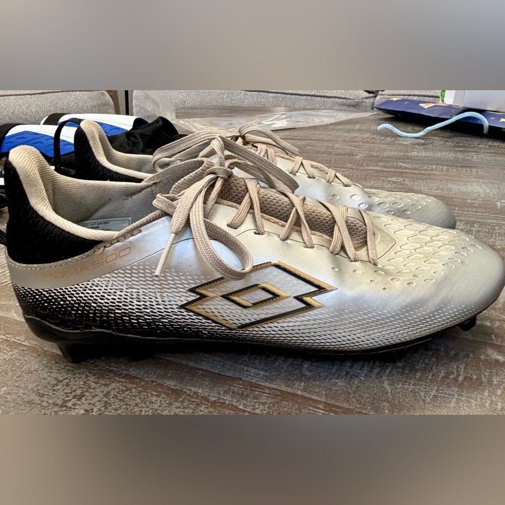 Lotto Soccer Cleats Silver and Black Youth 5.5